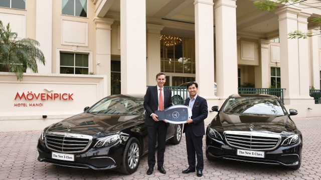 Mercedes-Benz Việt Nam bàn giao E 200 thế hệ mới cho Movenpick Hà Nội