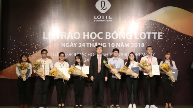 Quỹ LOTTE Foundation trao học bổng lần 2 năm 2018 cho sinh viên Việt Nam