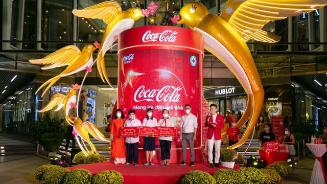 Coca-Cola Việt Nam triển khai chuỗi hoạt động cộng đồng 'Mang kỳ diệu về nhà'