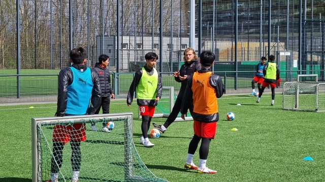 ĐT U17 Việt Nam tới Monchengladbach, tham gia tuần tập huấn cuối cùng tại Đức