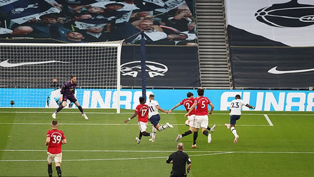 VIDEO bàn thắng Tottenham 1-1 MU: Sai lầm tệ hại của De Gea