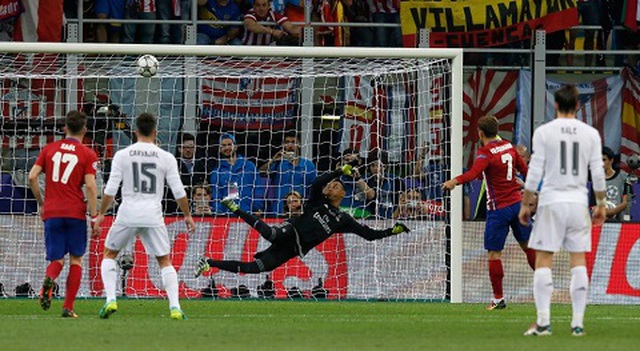 Griezmann đá hỏng quả phạt đền đầu hiệp 2 với Real Madrid