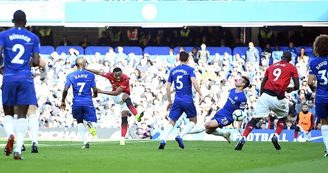 M.U: Martial lập cú đúp, khẳng định anh mới là người hùng của Mourinho