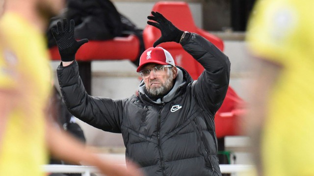 Juergen Klopp tức giận, tranh cãi với HLV Burnley ngay trong đường hầm