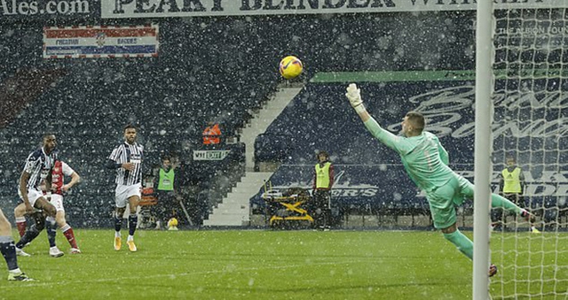 Arsenal. Video West Brom 0-4 Arsenal. Video clip bàn thắng trận West Brom vs Arsenal. Kết quả bóng đá Ngoại hạng Anh vòng 17. Bảng xếp hạng bóng đá Ngoại hạng Anh.