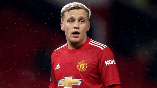 Bóng đá hôm nay 14/7: MU chốt tương lai Van de Beek. Mourinho chính thức có Patricio