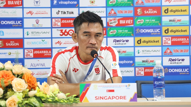 HLV U23 Singapore ấn tượng với CĐV Việt Nam