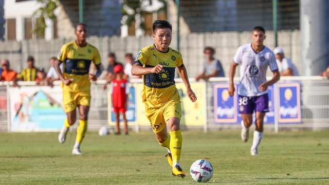 Quang Hải sáng cửa đá chính trận mở màn Ligue 2 của Pau