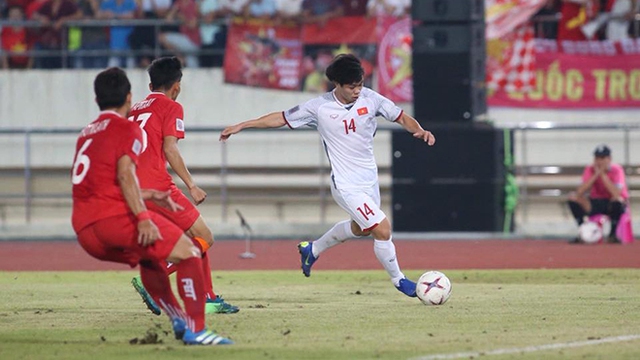 VIDEO: Công Phượng solo, Xuân Trường đá chạm xà, Anh Đức đá bồi, Việt Nam 2-0 Lào