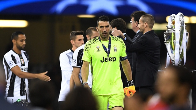 Juventus chìm trong nỗi buồn, lặng lẽ nhìn cúp Champions League trong tiếc nuối