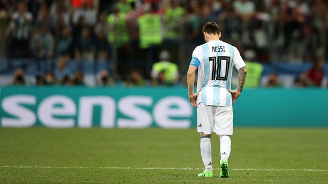 Cộng đồng mạng mắng FIFA khi Messi không có tên trong danh sách rút gọn