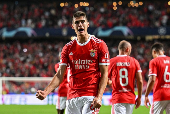 03h00 ngày 3/11, sân Sammy Ofer, Maccabi Haifa – Benfica: Bước chuyển mình của Antonio Silva - Ảnh 1.