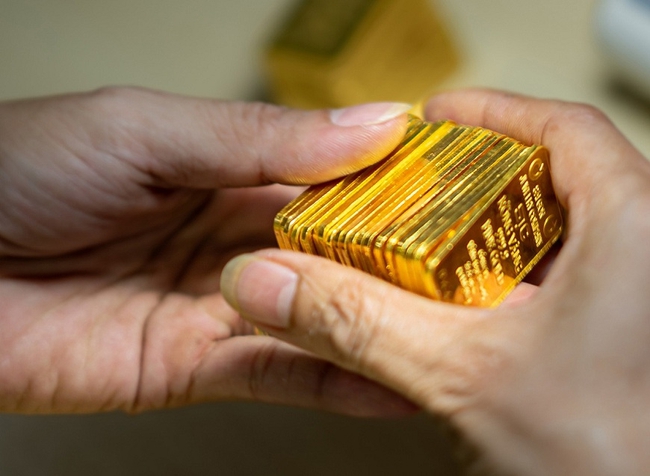 Giá vàng sáng 10/11 giảm 100 nghìn đồng/lượng - Ảnh 2.