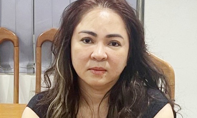 Bà Nguyễn Phương Hằng tiếp tục bị tạm giam; Hot-girl bị cảnh sát Pháp chặn vì chiếc áo 'nhạy cảm' - Ảnh 1.