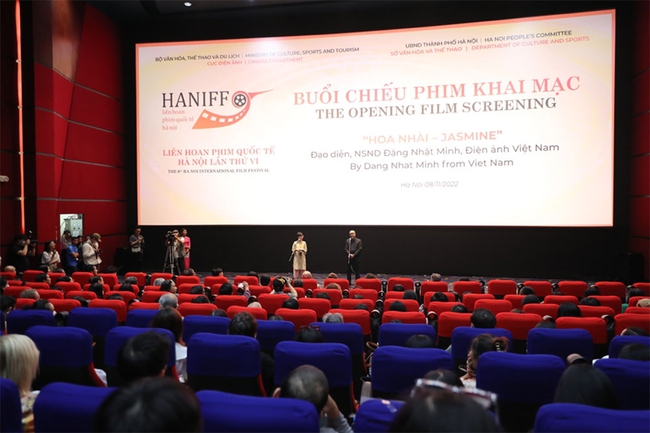 Khán giả hào hứng với những bộ phim được trình chiếu tại LHP Quốc tế Hà Nội - Ảnh 2.