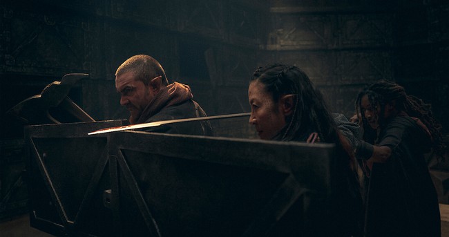 Netflix tung trailer đầu tiên cho series tiền truyện của The Witcher do Dương Tử Quỳnh thủ vai chính - Ảnh 2.