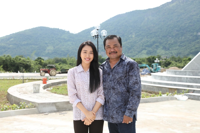 Đạo diễn phim 'Mẹ Rơm' nói về loạt tranh cãi, hé lộ lý do làm việc cùng Thái Hòa - Huỳnh Hồng Loan - Ảnh 2.