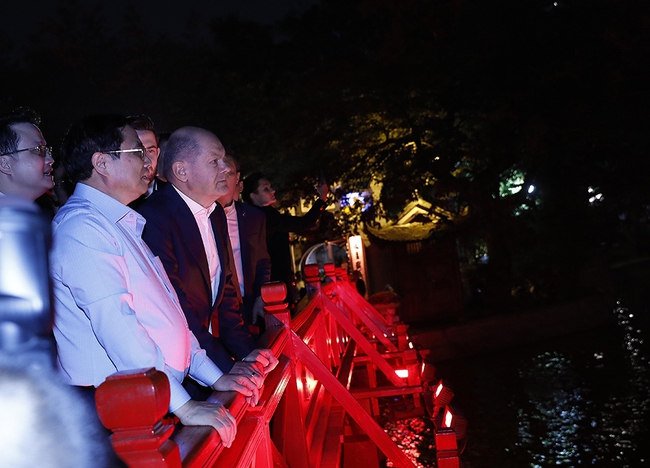 Thủ tướng Phạm Minh Chính và Thủ tướng CHLB Đức Olaf Scholz thăm phố cổ Hà Nội - Ảnh 5.