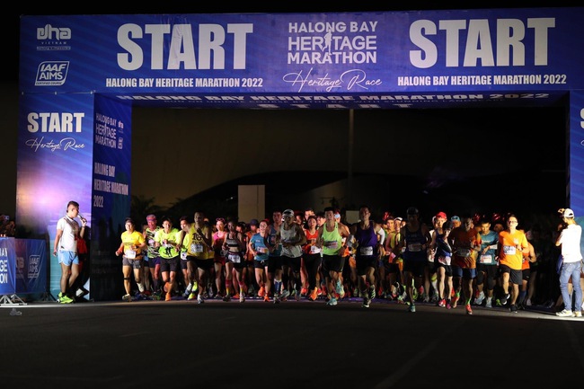 Giải Marathon Quốc tế Di sản Vịnh Hạ Long: VĐV quốc tế khen đường chạy đẹp và thơ mộng - Ảnh 2.