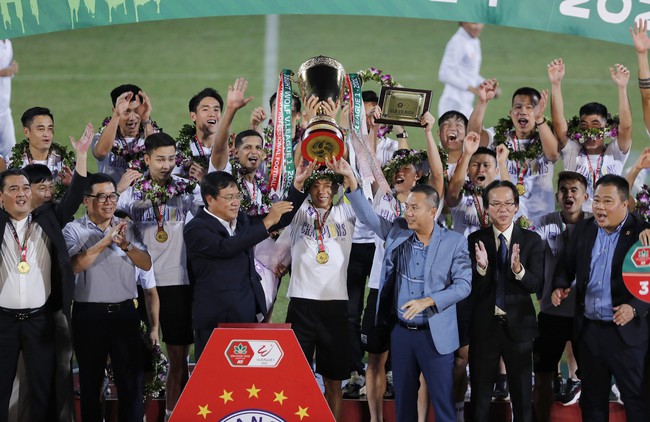 V-League 2022: Hà Nội đăng quang, Sài Gòn nói lời tạm biệt - Ảnh 2.