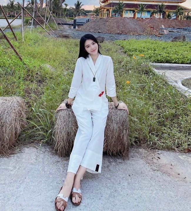 Hoa hậu Jolie Nguyễn đã trở về Việt Nam, cuộc sống 2 năm ở nước ngoài ra sao?  - Ảnh 2.