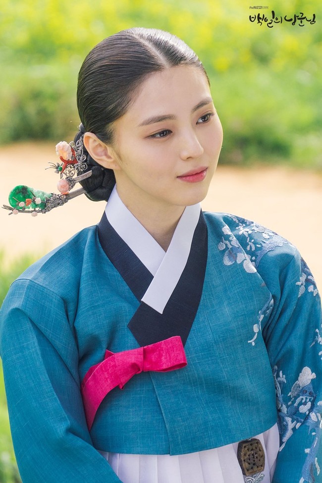 Han So Hee khoe nhan sắc rực rỡ, xứng danh nữ thần thế hệ mới - Ảnh 6.