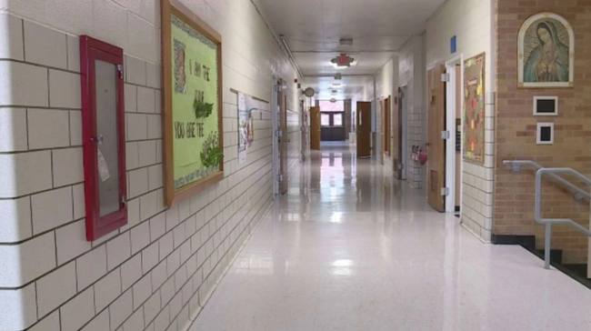 Trường tiểu học ở Mỹ phải đóng cửa do gia tăng các ca mắc bệnh hô hấp cấp và Covid - Ảnh 2.