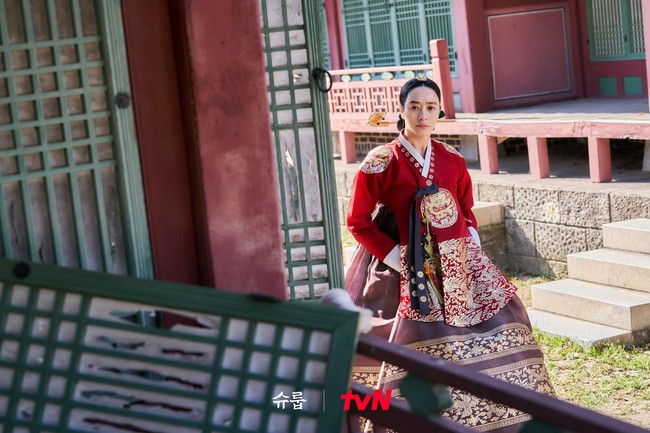 Sức hút khó cưỡng của 'chị đại' Kim Hye Soo trong 'The Queen's Umbrella' - Ảnh 7.