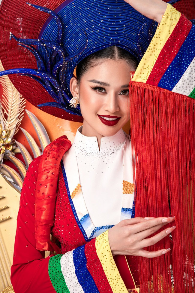‘Nhã nhạc’ trang phục dân tộc ấn tượng Nguyễn Nga mang đến Hoa hậu Du lịch Quốc tế 2022  - Ảnh 4.