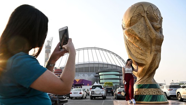 Fan bóng đá ở World Cup 2022: Coi chừng nguy cơ… bóc lịch - Ảnh 1.