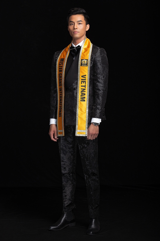 Vũ Linh đến Trinidad và Tobago dự thi Mister Grand International 2022 - Ảnh 1.