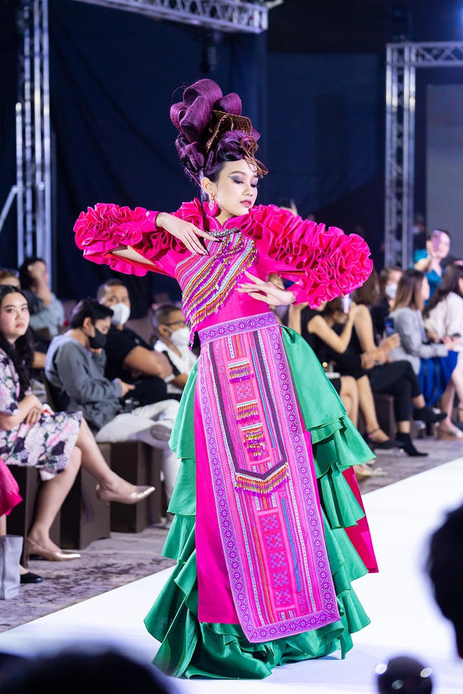 NTK Đắc Ngọc mang thổ cẩm Việt đến Bangkok Kids International Fashion Week 2022 - Ảnh 6.