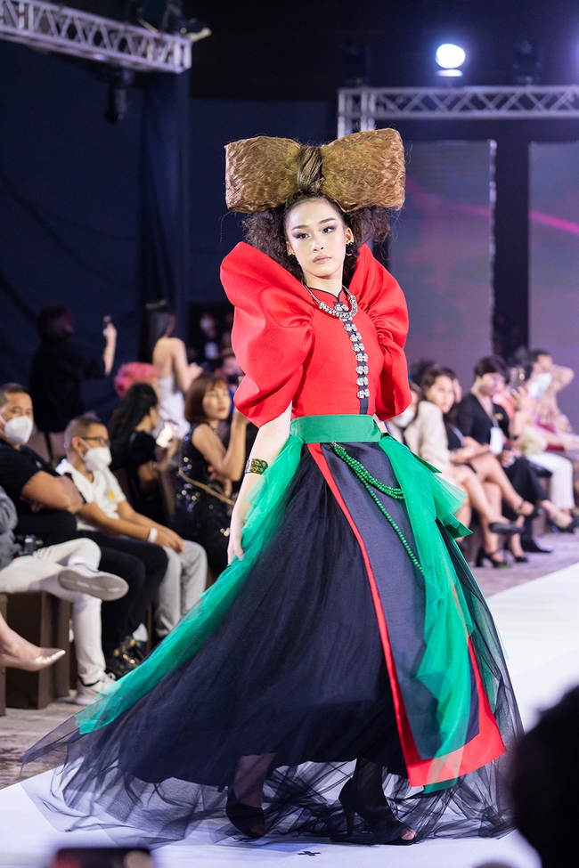 NTK Đắc Ngọc mang thổ cẩm Việt đến Bangkok Kids International Fashion Week 2022 - Ảnh 7.