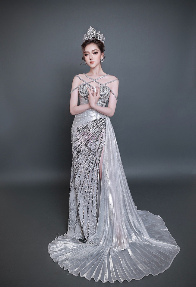 Nguyễn Vũ Thoại Nghi diện dạ hội của NTK Brian Võ thi Miss Teen Universe 2022  - Ảnh 3.