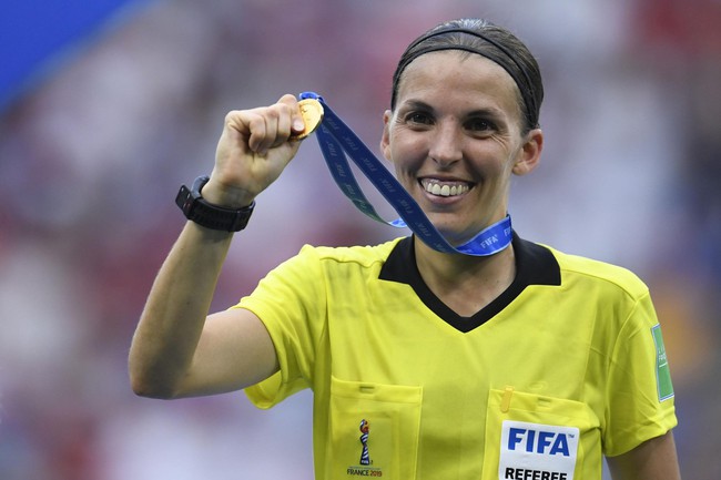 World Cup 2022: 3 nữ trọng tài lần đầu xuất hiện là ai? - Ảnh 2.