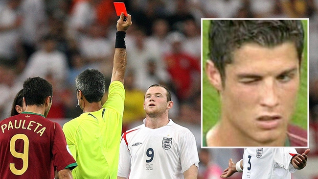 Cái nháy mắt kinh điển làm rạn nứt mối quan hệ giữa Ronaldo và Rooney