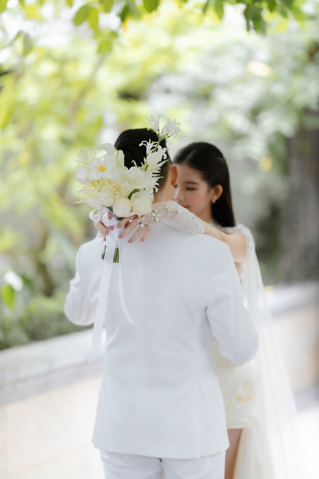 Ngân Anh và chồng biên tập viên khoe visual xịn xò cùng loạt khoảnh khắc hạnh phúc trong đám cưới  - Ảnh 8.