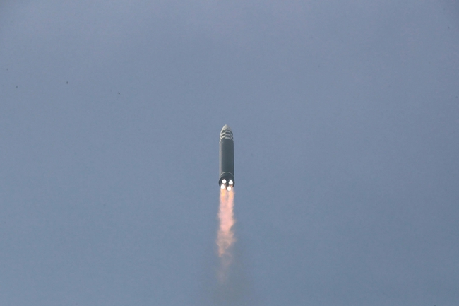Yonhap: Phân tích sơ bộ cho thấy Triều Tiên có thể đã phóng thử ICBM - Ảnh 2.