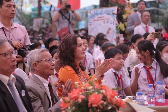 Lễ kỷ niệm 60 năm thành lập trường và 40 năm Ngày Nhà giáo Việt Nam. - Ảnh 10.