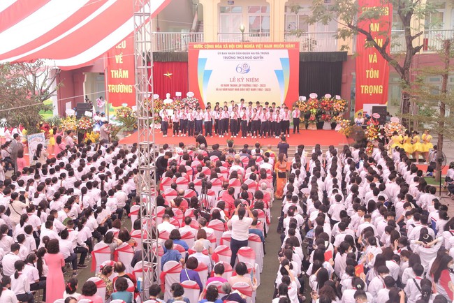 Lễ kỷ niệm 60 năm thành lập trường và 40 năm Ngày Nhà giáo Việt Nam. - Ảnh 1.
