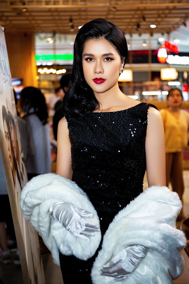 Hoa hậu Đỗ Thị Hà xuất hiện tươi tắn, ủng hộ cô họ ra MV - Ảnh 4.