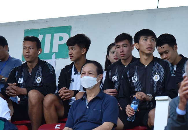 Hà Nội FC cất hết trụ cột để dành sức cho trận bán kết Cúp QG. Ảnh: Dư Toán