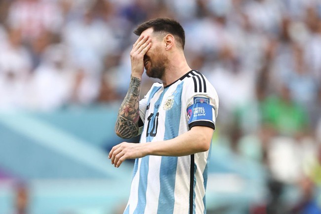 Messi ôm mặt thất vọng trong ngày lập kỷ lục World Cup - Ảnh 6.