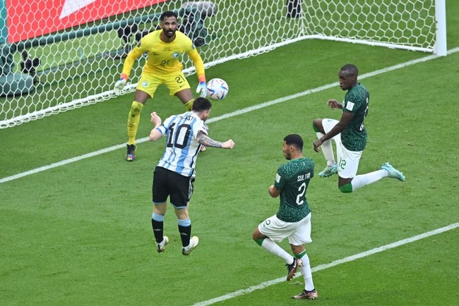 ĐIỂM NHẤN Argentina 1-2 Ả rập Xê út: Messi bất lực - Ảnh 2.