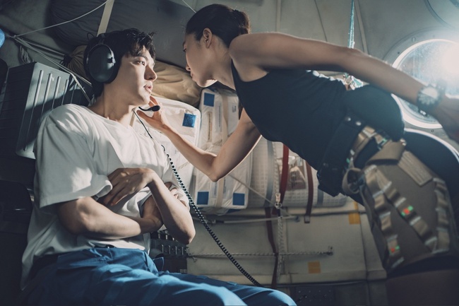 'Ask The Stars' của Gong Hyo Jin và Lee Min Ho 'nhá hàng' loạt ảnh mới - Ảnh 4.