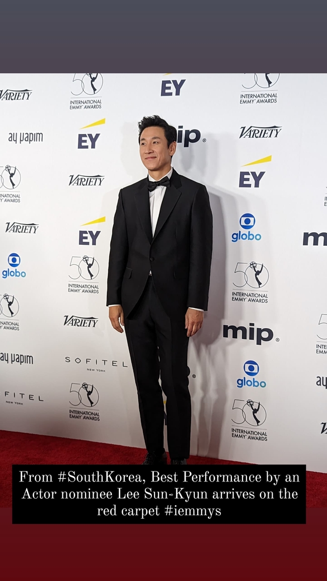 Song Joong Ki bất ngờ xuất hiện tại Emmy Awards - Ảnh 4.