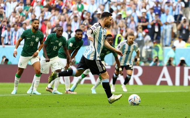 VIDEO Lionel Messi mở tài khoản tại World Cup 2022 - Ảnh 3.
