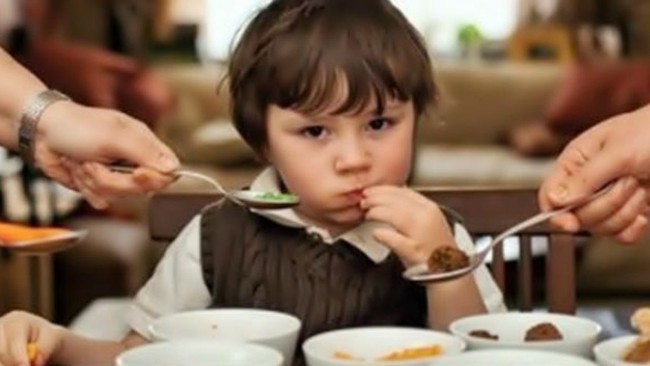 Giáo sư Trung Quốc chỉ rõ trẻ có EQ thấp thường có 3 thói quen này trên bàn ăn - Ảnh 4.