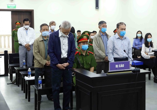 Cựu Thứ trưởng Bộ Y tế Cao Minh Quang bị đề nghị mức án từ 30-36 tháng tù treo - Ảnh 4.