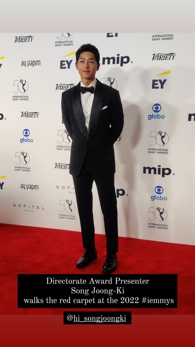 Song Joong Ki bất ngờ xuất hiện tại Emmy Awards - Ảnh 2.